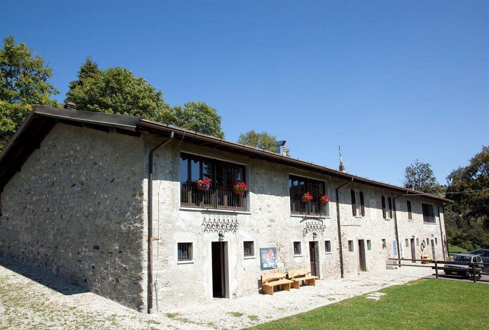 Rifugio Alpetto Di Torno Hostel Sormano Exterior photo